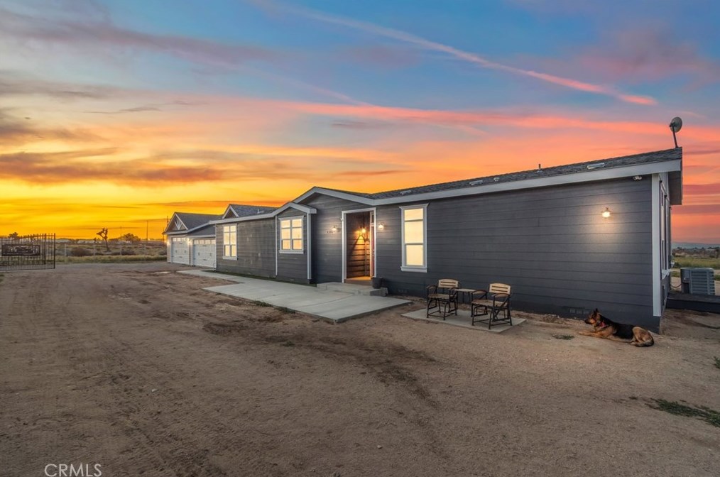 6100 Del Rosa Rd, Phelan, CA 92371
