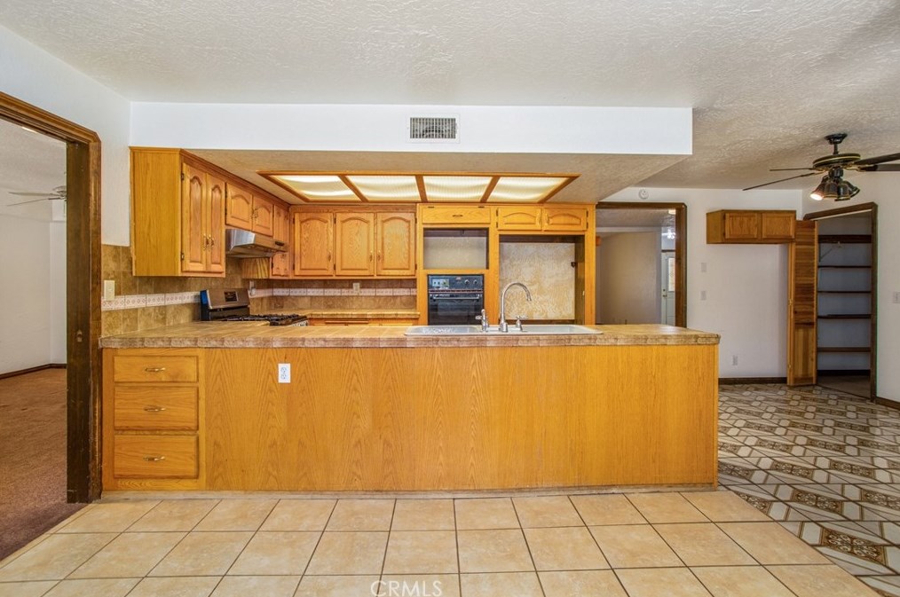 18547 Danbury Ave, Hesperia CA  92345-7170 exterior