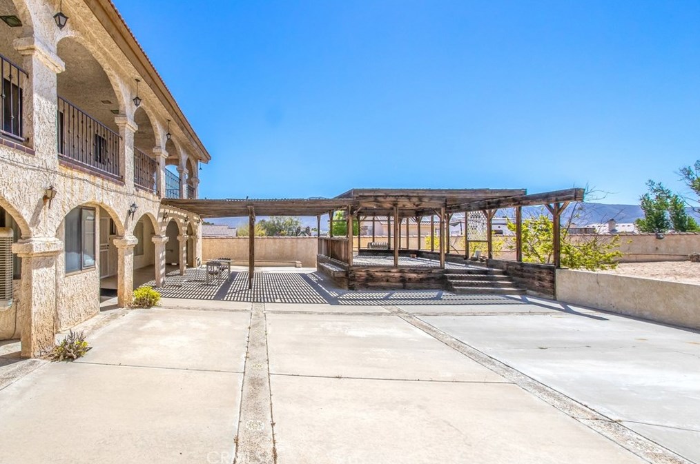 18547 Danbury Ave, Hesperia CA  92345-7170 exterior