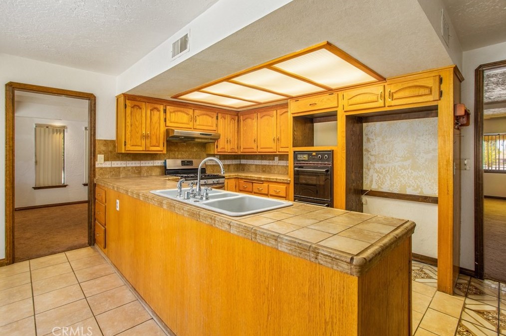 18547 Danbury Ave, Hesperia CA  92345-7170 exterior