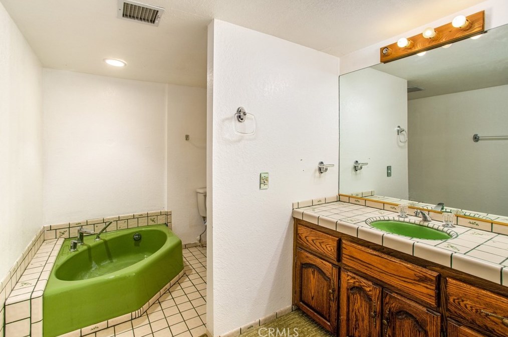 18547 Danbury Ave, Hesperia CA  92345-7170 exterior