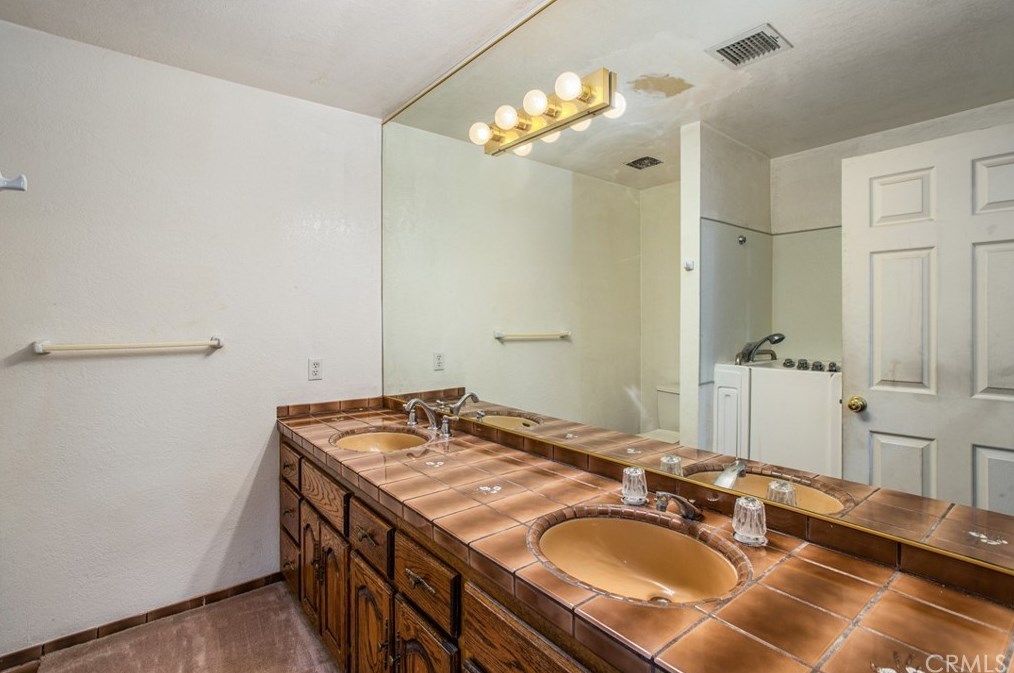 18547 Danbury Ave, Hesperia CA  92345-7170 exterior