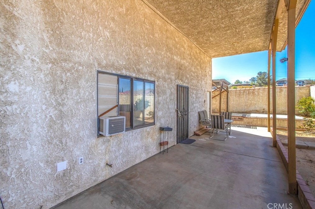 18547 Danbury Ave, Hesperia CA  92345-7170 exterior