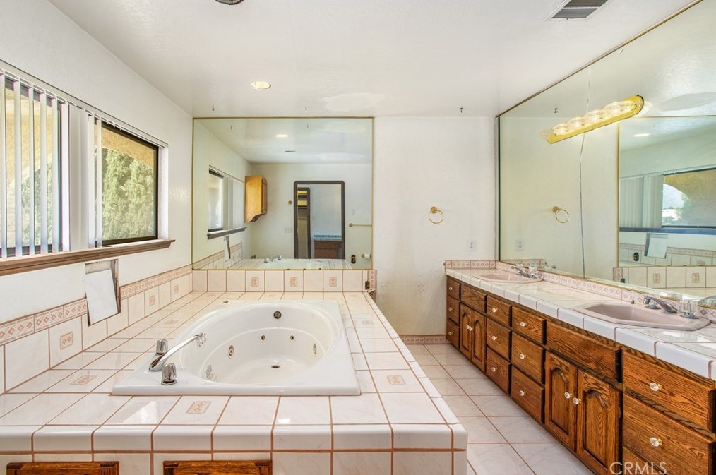 18547 Danbury Ave, Hesperia CA  92345-7170 exterior