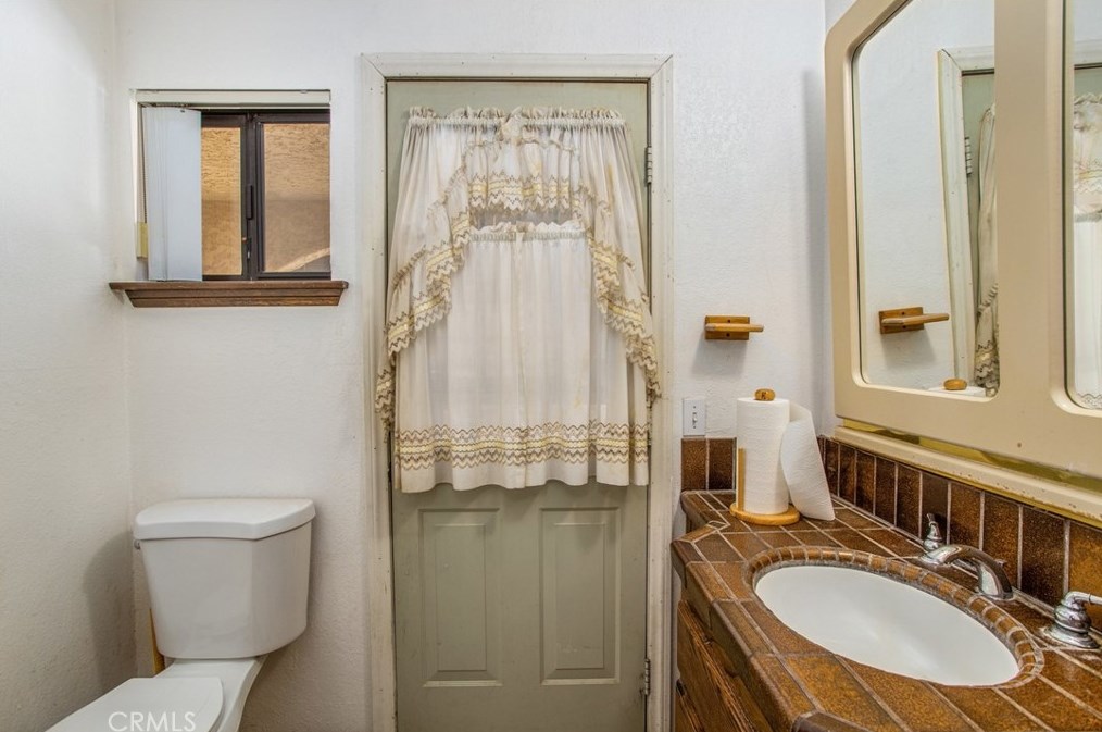 18547 Danbury Ave, Hesperia CA  92345-7170 exterior