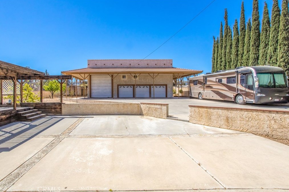 18547 Danbury Ave, Hesperia CA  92345-7170 exterior