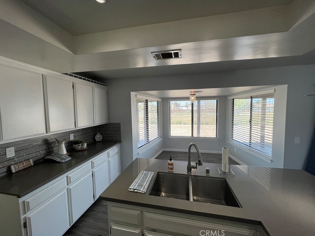 20716 Yucca Loma Rd, Apple Valley CA  92307-5743 exterior
