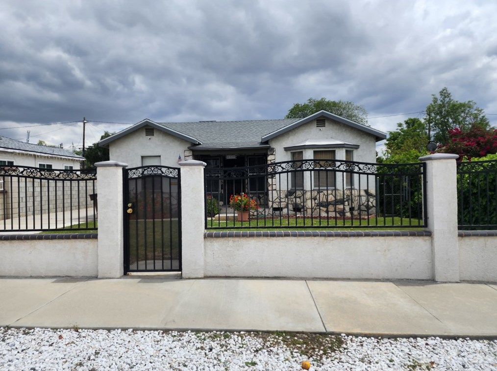 1350 Fairview Ave, Colton CA  92324-2517 exterior