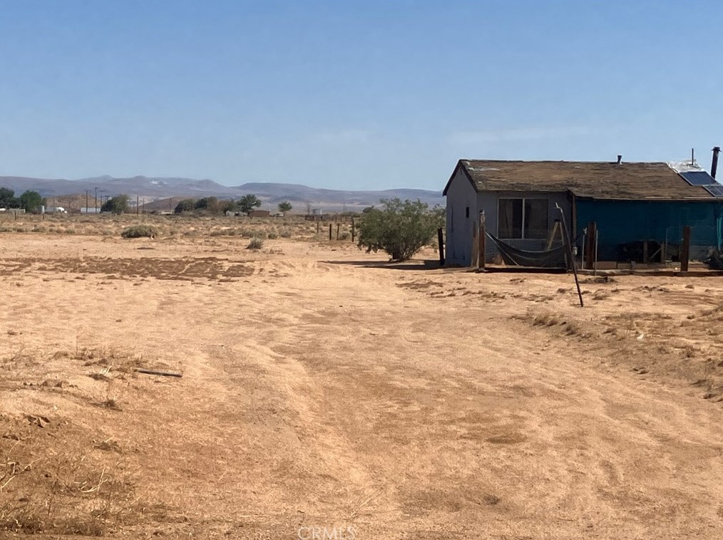 22076 Santa Fe Ave, Hinkley, CA 92347
