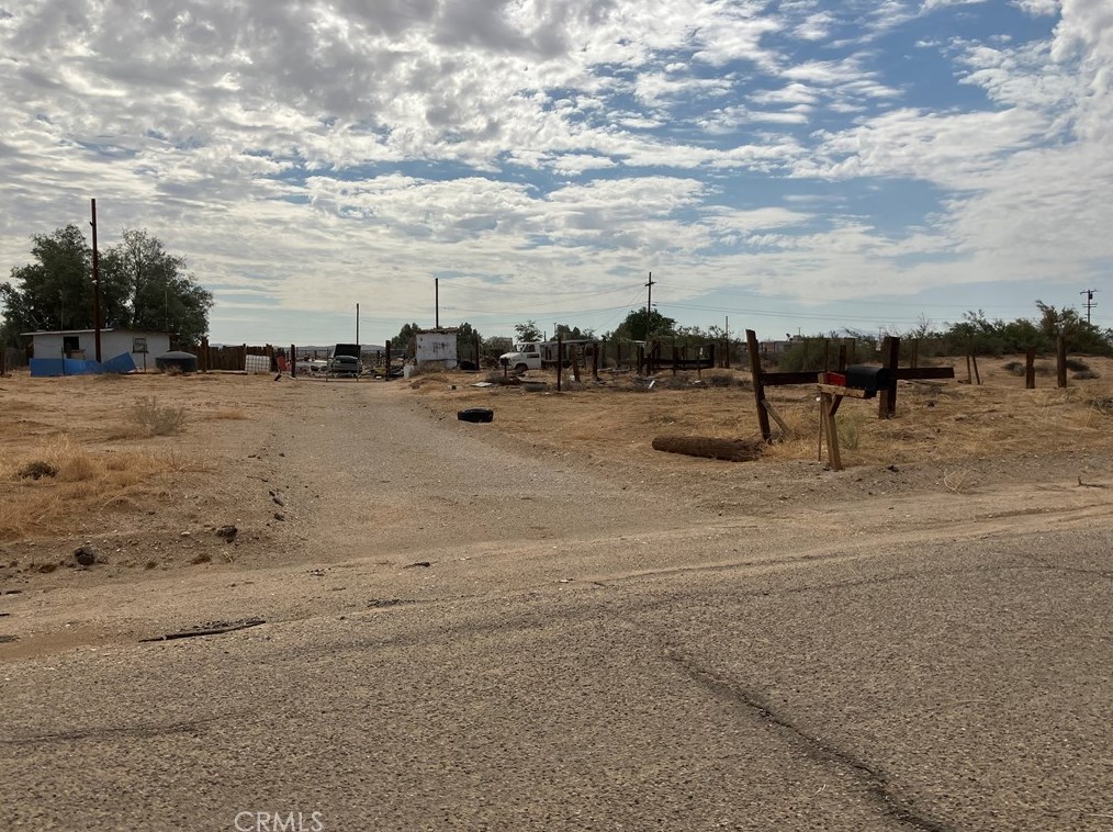 38053 Petra Rd, Hinkley, CA 92347-9699