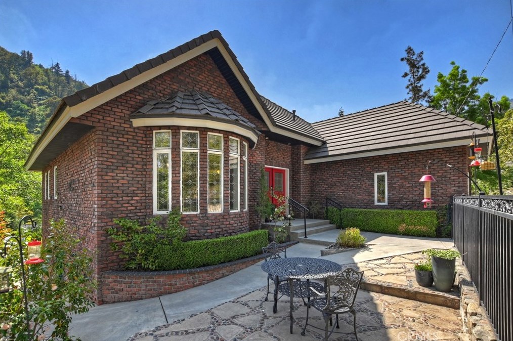 1872 Old Waterman Canyon Rd, San Bernardino, CA 92404