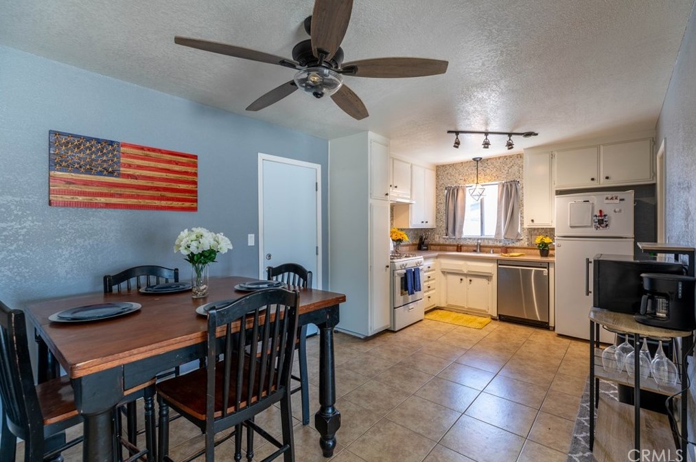 1412 De Anza St, Barstow CA  92311-5529 exterior