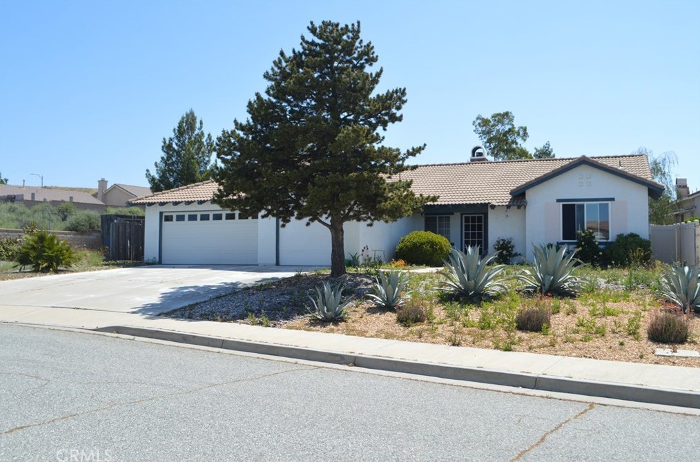 1232 G Ct, Banning, CA 92220-1420