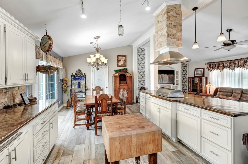 14770 Tigertail Rd, Apple Valley CA  92307-5249 exterior