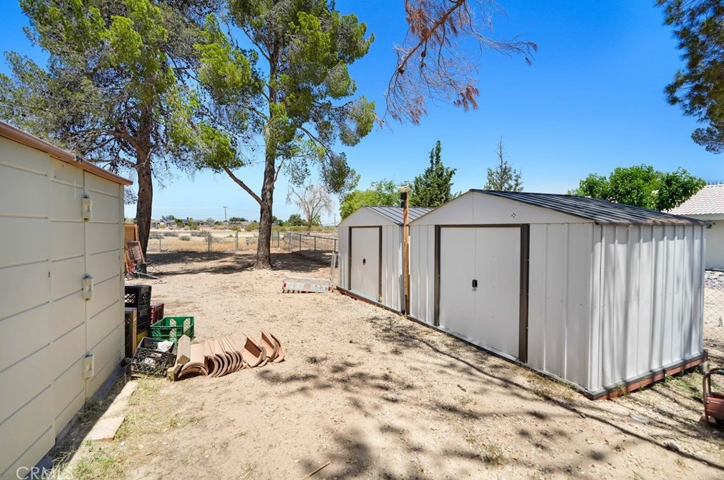 14770 Tigertail Rd, Apple Valley CA  92307-5249 exterior