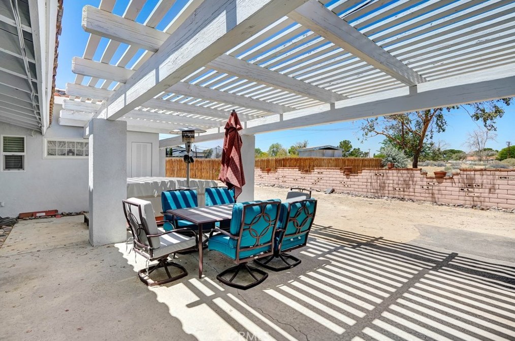 14770 Tigertail Rd, Apple Valley CA  92307-5249 exterior