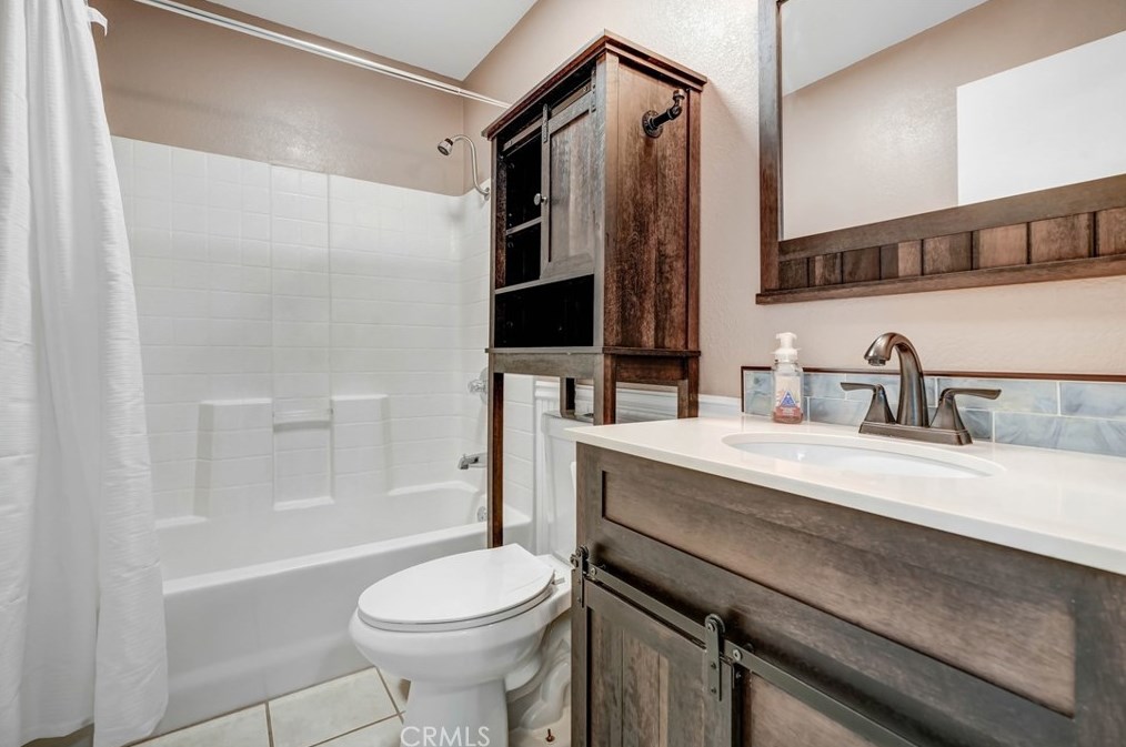 14770 Tigertail Rd, Apple Valley CA  92307-5249 exterior