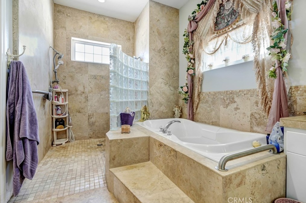 14770 Tigertail Rd, Apple Valley CA  92307-5249 exterior