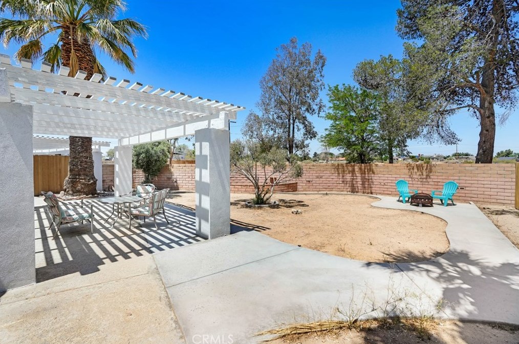 14770 Tigertail Rd, Apple Valley CA  92307-5249 exterior