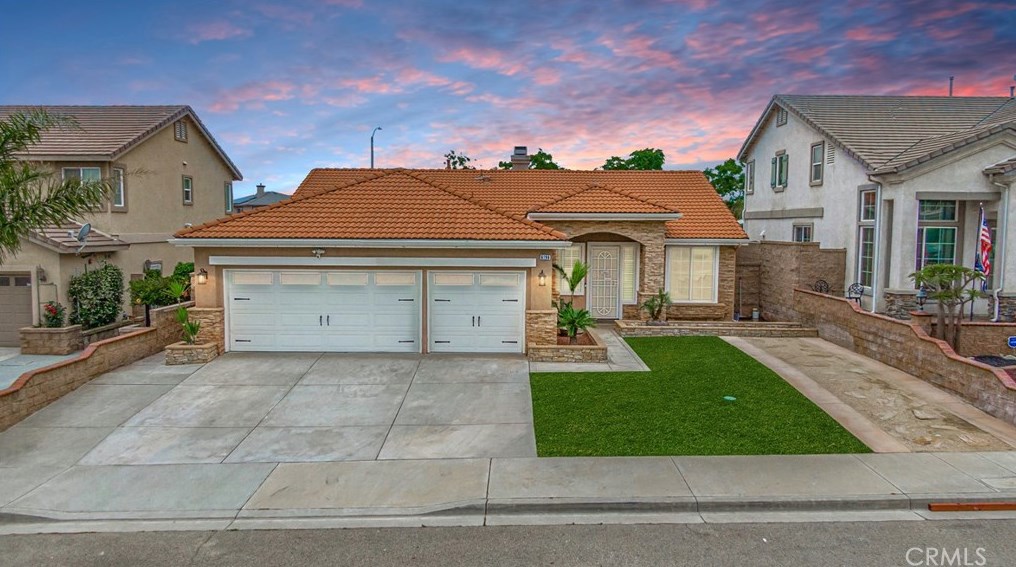 6196 Chantel Dr, Fontana, CA 92336-1075