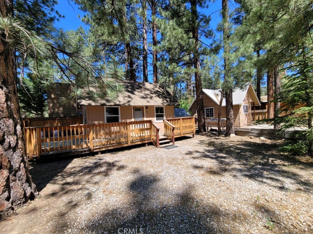 903 W Rainbow Blvd, Big Bear City, CA 92314