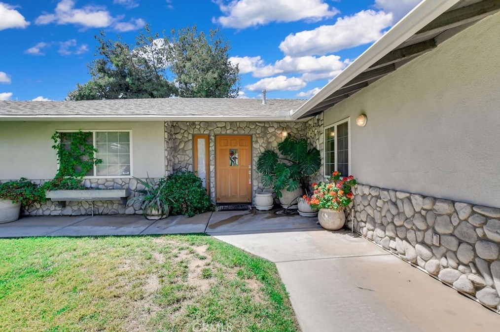 1290 Lone Star Ct, Calimesa, CA 92320-1501