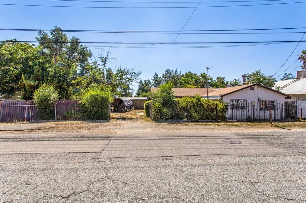 924 4th St, Calimesa, CA 92320-1205