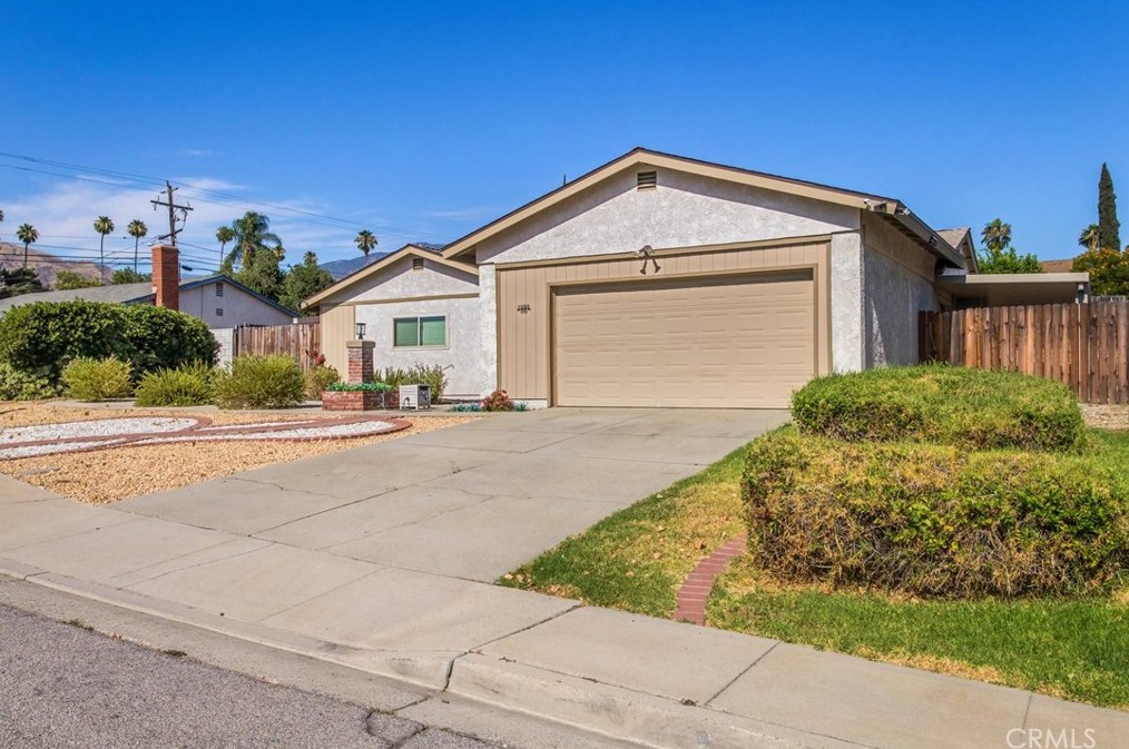 1585 Pepper Ct, Highland, CA 92346-3026