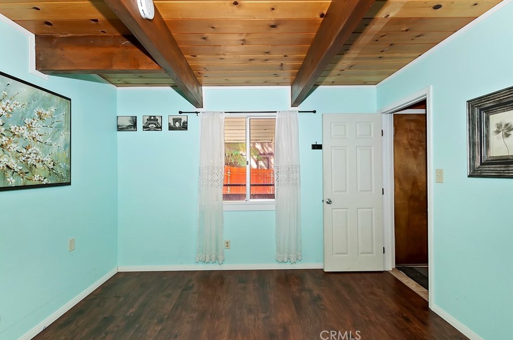 1906 Oakleaf Ct, Running Springs, CA 92382-7403