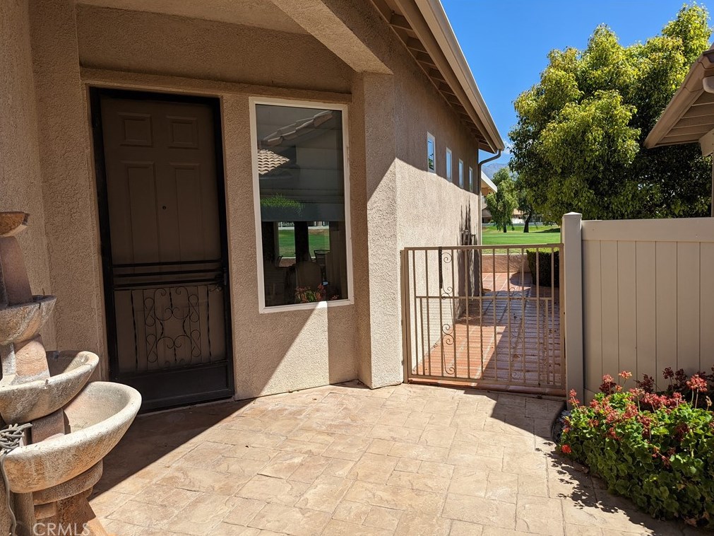 4956 Oakhurst Ave, Banning, CA 92220-5240