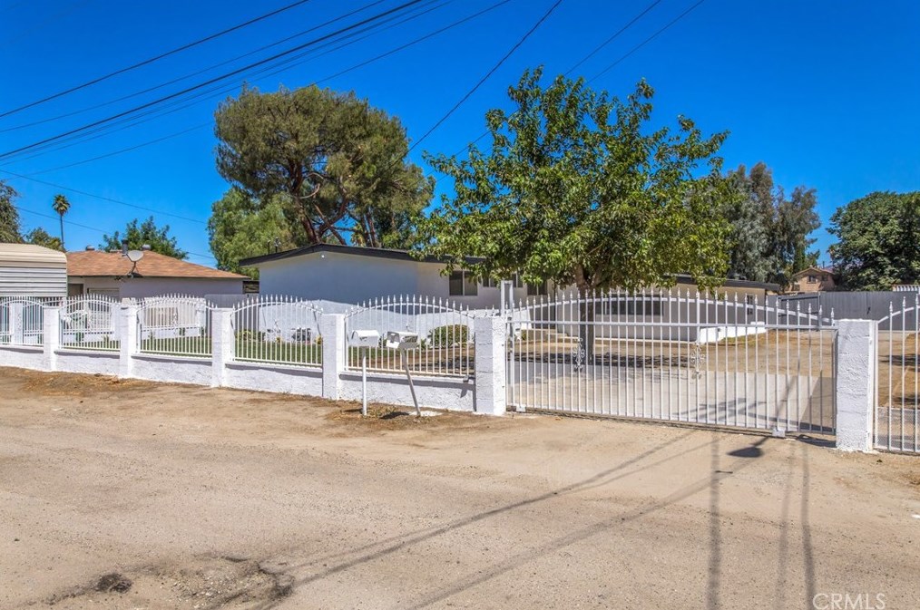 40702 Shellie Ln, Hemet, CA 92544-7312