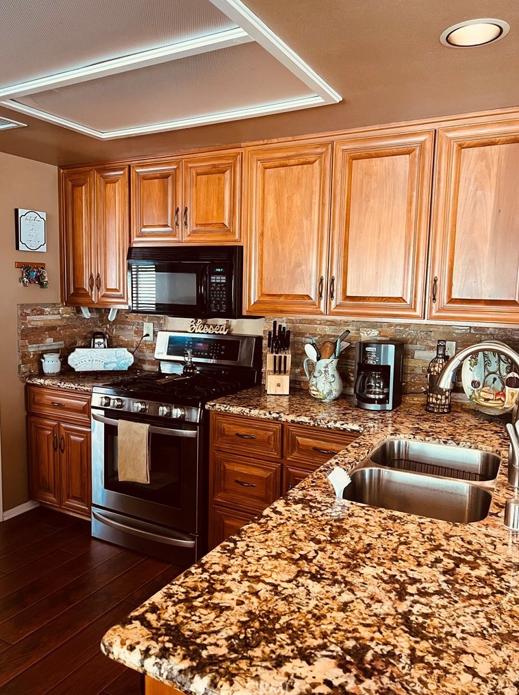 2044 Valor Cir, Corona, CA 92882-3995