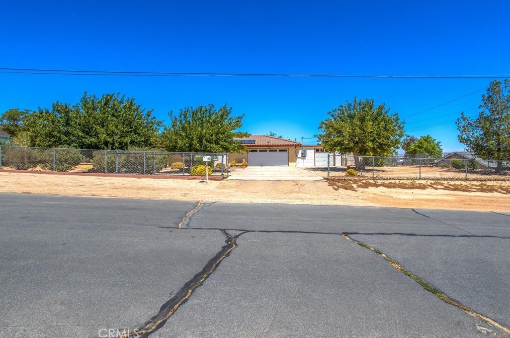 18050 Wisteria St, Hesperia, CA 92345-5250
