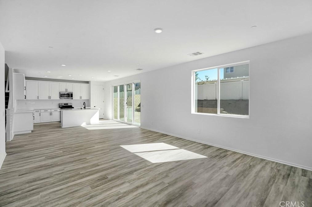 12303 Pinos Verde Ln, Victorville, CA 92392