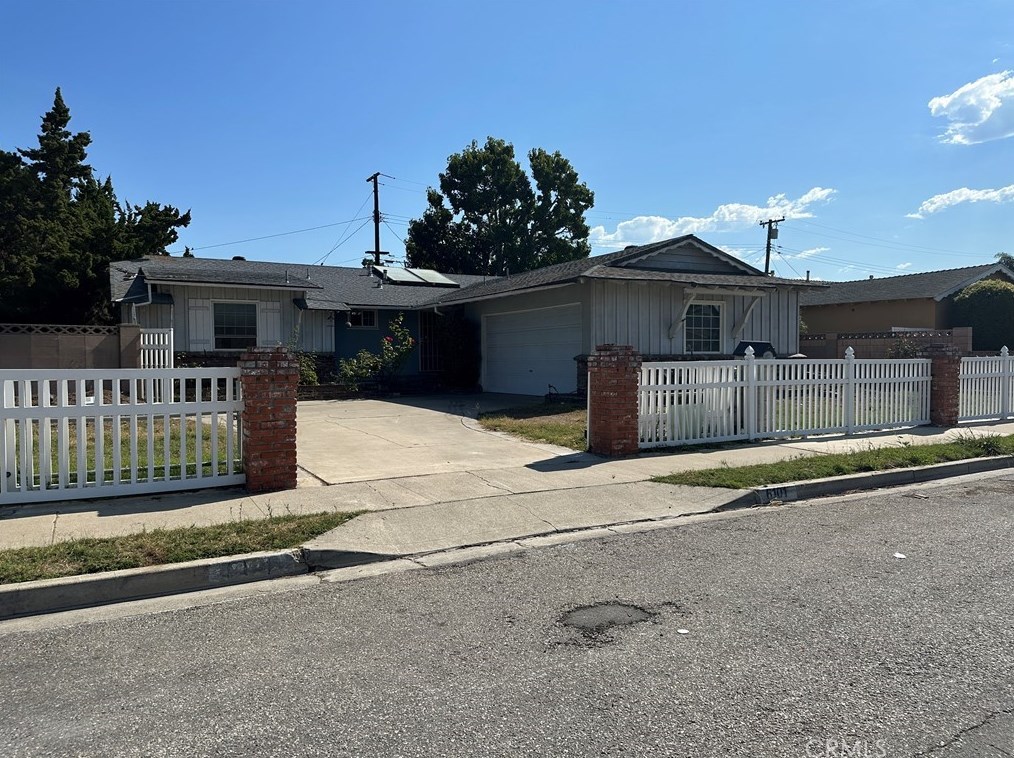 6101 Choctaw Dr, Westminster, CA 92683-2077