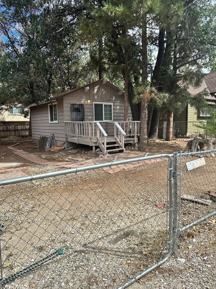 359 Sunset Ln, Big Bear City, CA 92386