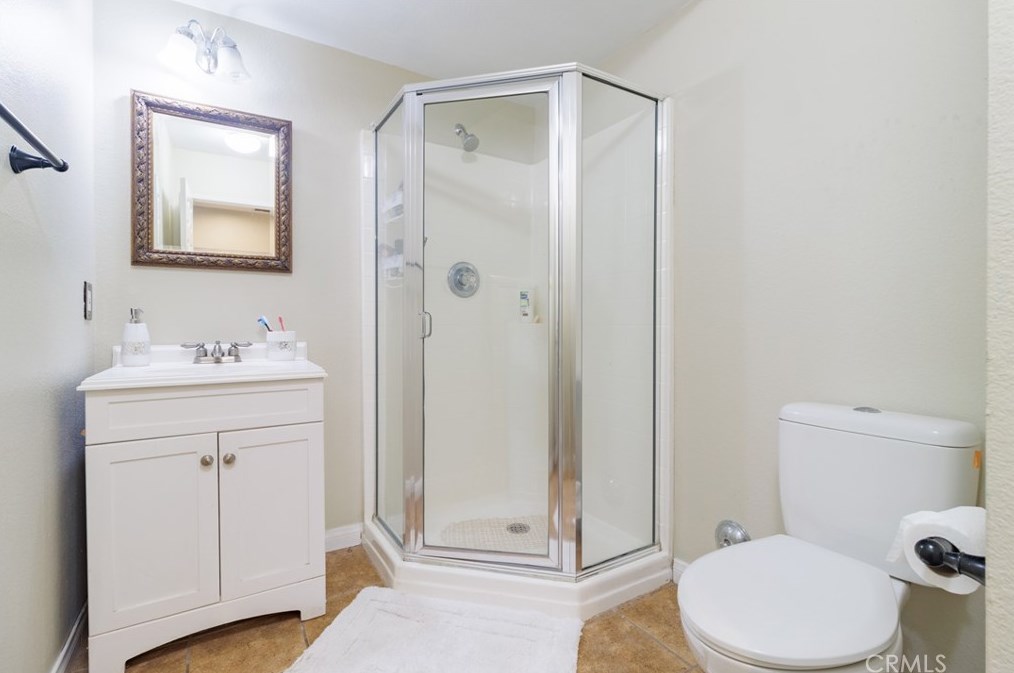 15481 Tobarra Rd, Fontana CA  92337-9059 exterior