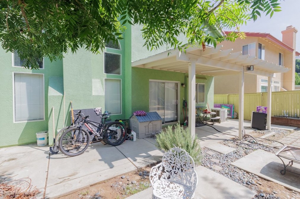 15481 Tobarra Rd, Fontana CA  92337-9059 exterior