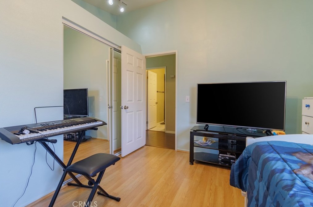 15481 Tobarra Rd, Fontana CA  92337-9059 exterior