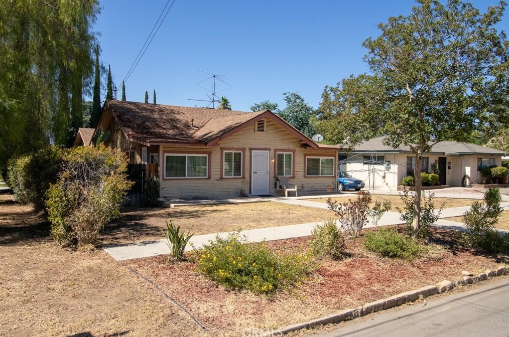960 Chestnut Ave, Redlands, CA 92373-6606