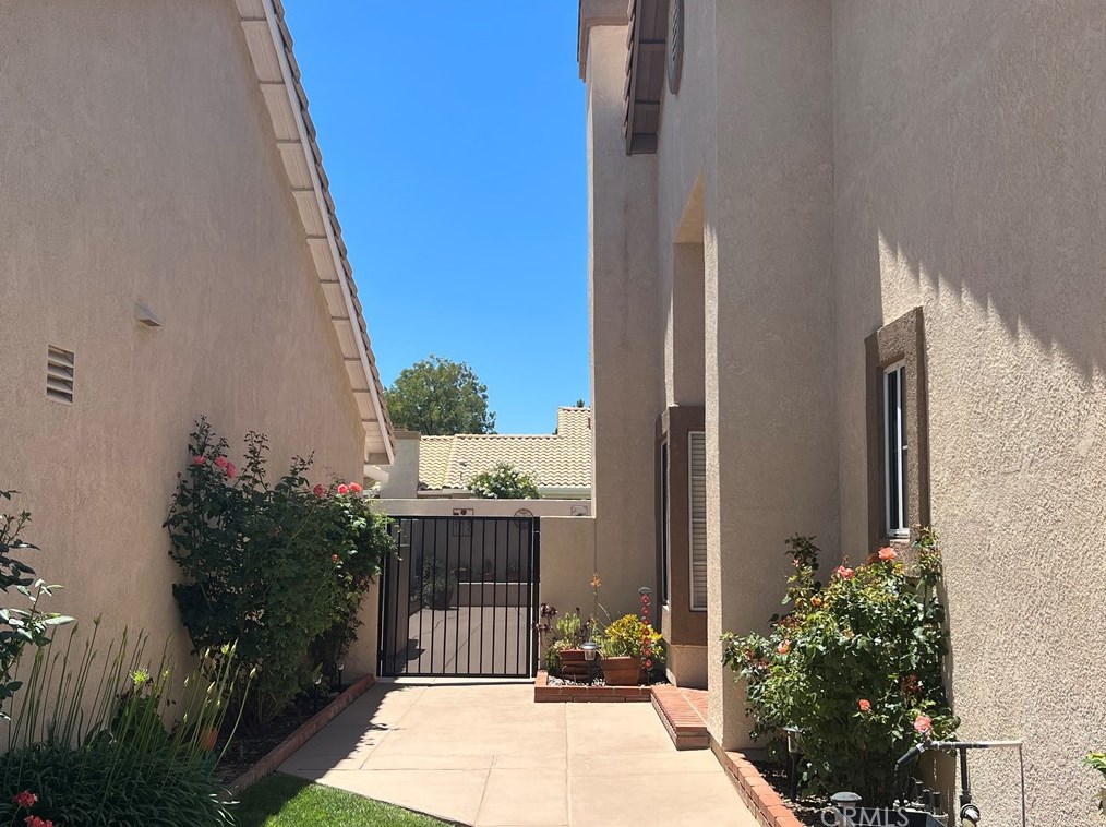 1049 Oakland Hills Dr, Banning, CA 92220-5159