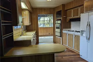 391 Montclair Dr, Big Bear City, CA 92314 - Photo 8