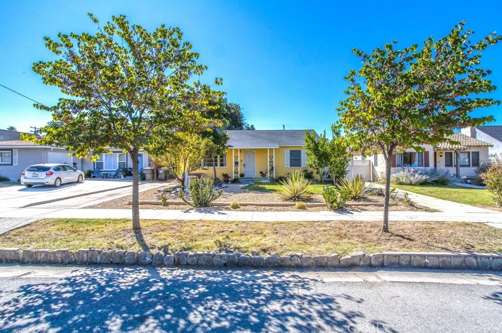 828 Brockton Ave, Redlands, CA 92374-3607
