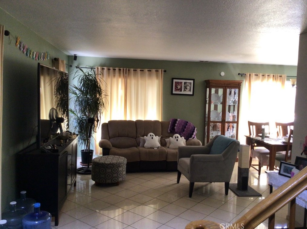 1530 Orquesta Ct, Colton, CA 92324