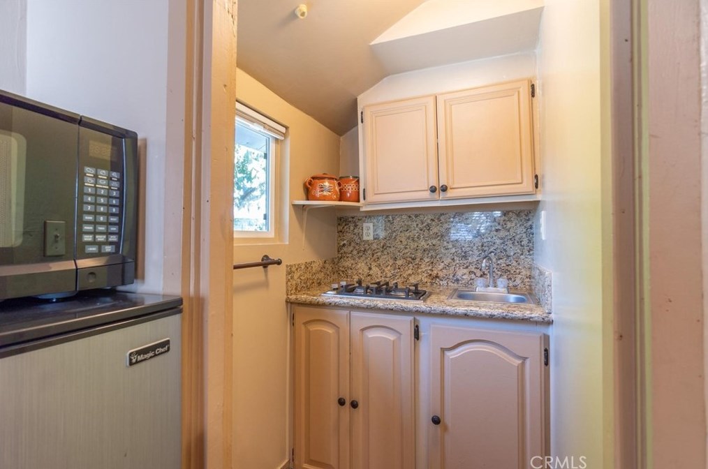 915 Orange Grv Ave, Colton CA  92324-2638 exterior