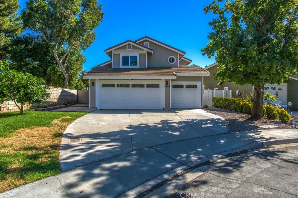 8001 Park Lawn Ct, Fontana, CA 92336-3832