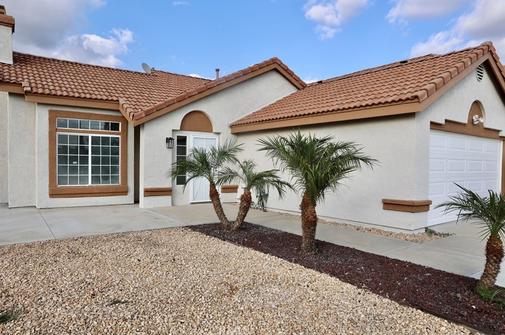 27482 Cypress St, Highland, CA 92346