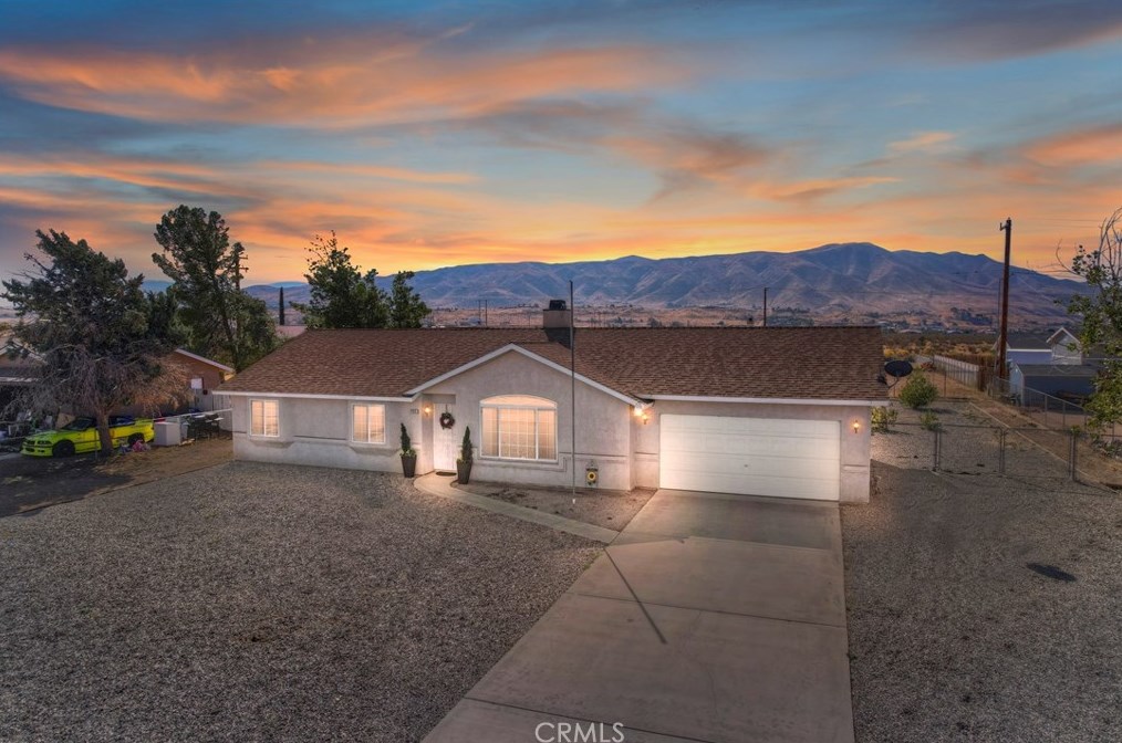 22015 Micmac Rd, Apple Valley, CA 92308-8111