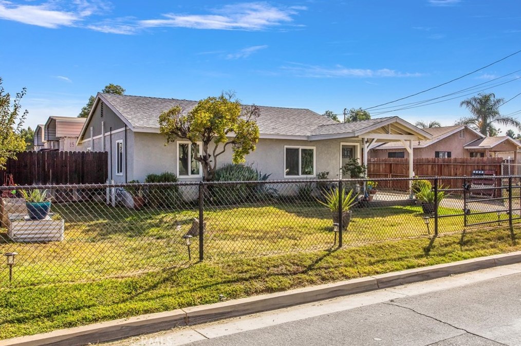 1071 5th St, Calimesa, CA 92320