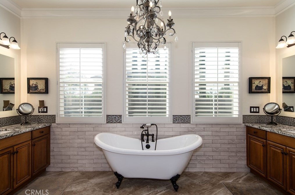 1739 6th Ave, Redlands CA  92374-6475 exterior